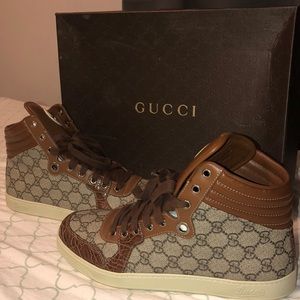 BNIB Men’s Gucci Canvas sneakers